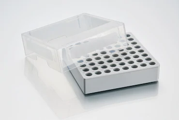 艾本德儲存盒 8 × 8, 可放置 64  個試管， 1  –  2  mL，3  件，高 53  mm，2  英寸，聚丙烯材料，可耐受最低 -86  °C，可高溫高壓滅菌，帶蓋子并具有數(shù)字字母標識
